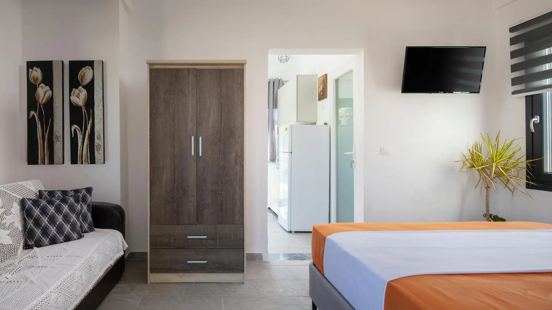 Villa Miranda Roshi Toroni 0*,